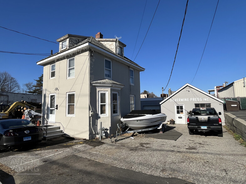 Primary Photo Of 4 Van Tassel Ct, Norwalk Warehouse For Sale