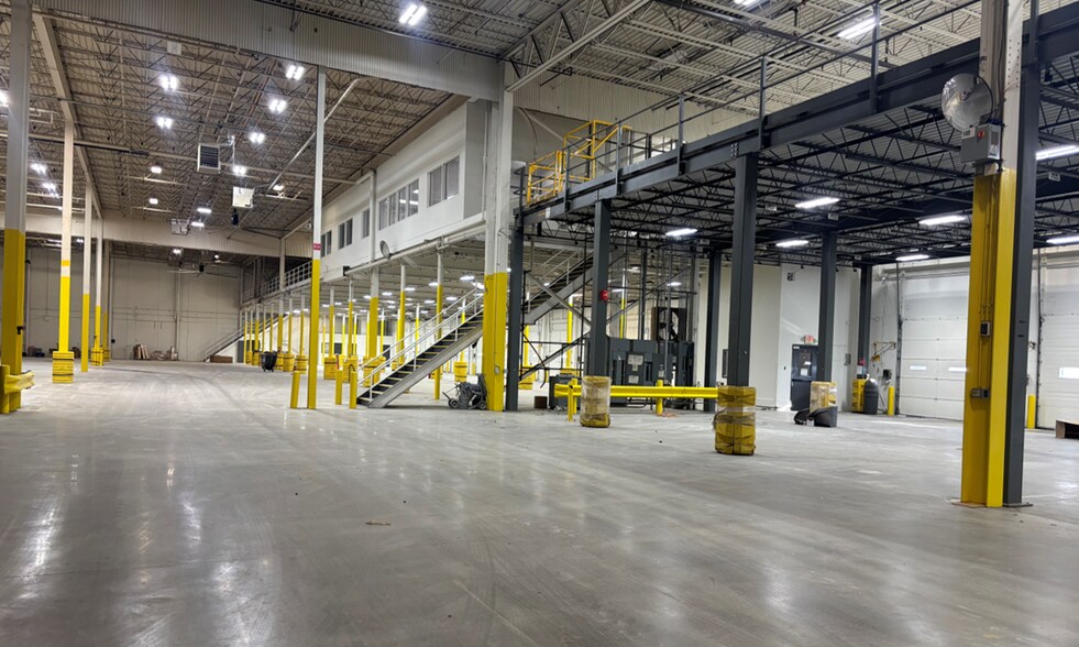 More Photos Of 6812 Corporate Dr, Indianapolis Warehouse For Sale