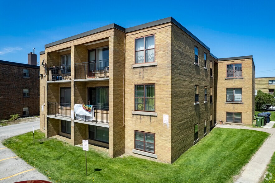 More Photos Of 27 Hotspur Rd, Toronto Apartments For Sale