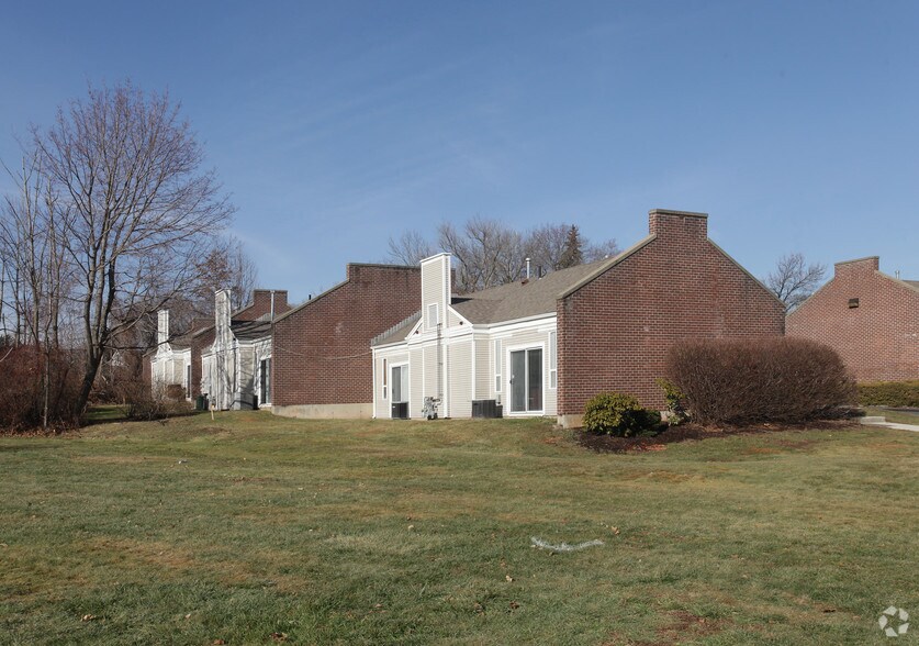 More Photos Of 32-38 Main St, Windsor Locks Office For Sale