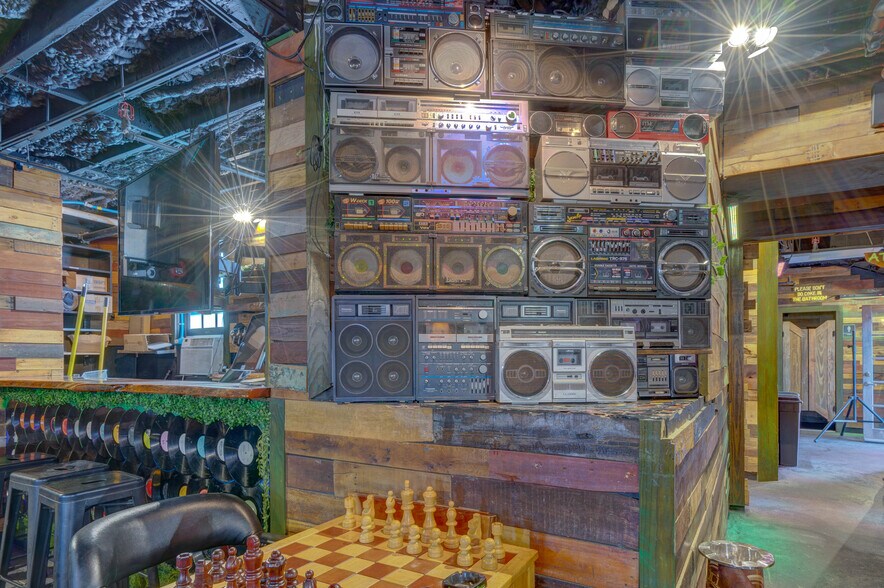 More Photos Of 135 Duval St, Key West Bar For Lease