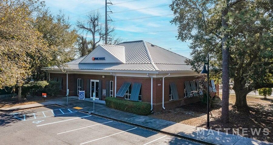 More Photos Of 1021 Ewall St, Mount Pleasant General Retail For Sale