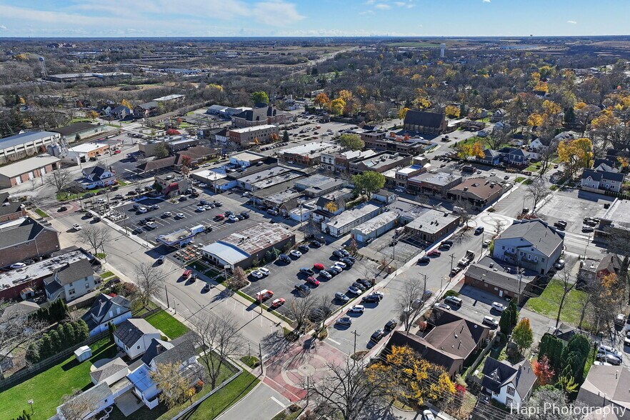 More Photos Of 132 Center St, Grayslake Storefront For Sale