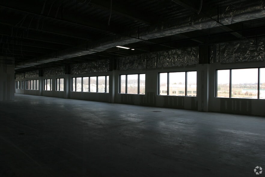 More Photos Of 5900-5920 Kingstowne Towne Ctr, Alexandria Unknown For Lease