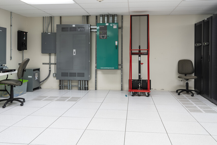 More Photos Of 9330 Amberton Pky, Dallas Office For Lease