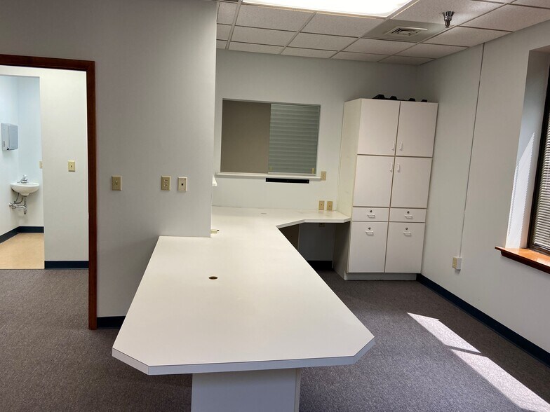 More Photos Of 9576 Perry Hwy, Pittsburgh Office For Lease