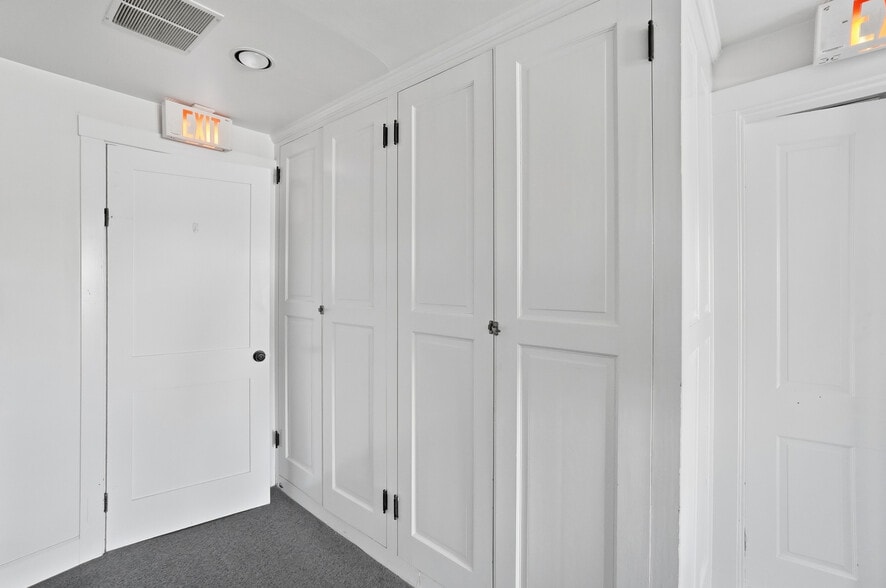 More Photos Of 2406 Auburn Ave, Cincinnati Office Residential For Sale