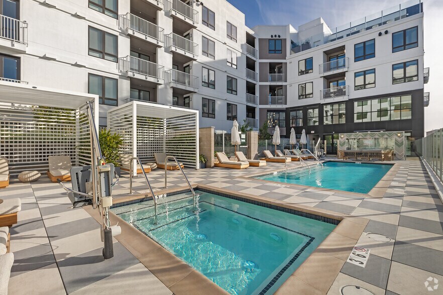 More Photos Of 1340 S Hill St, Los Angeles Apartments For Lease
