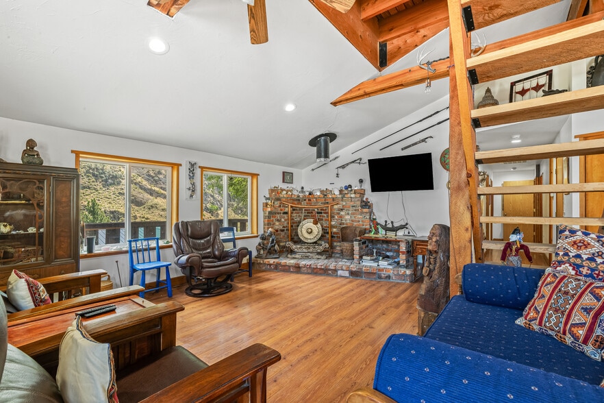 More Photos Of 302 Berger St, Riggins Apartments For Sale