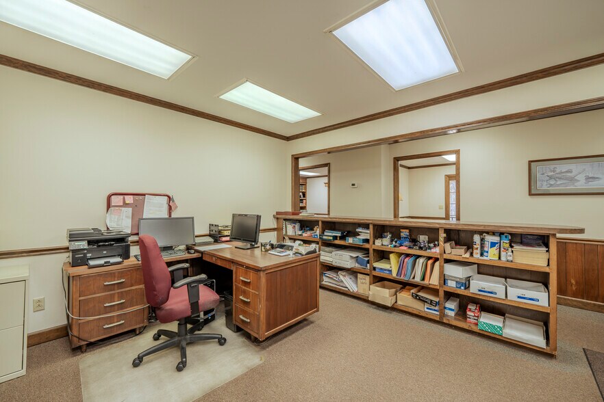 More Photos Of 40 W Main St, Savannah Office For Sale