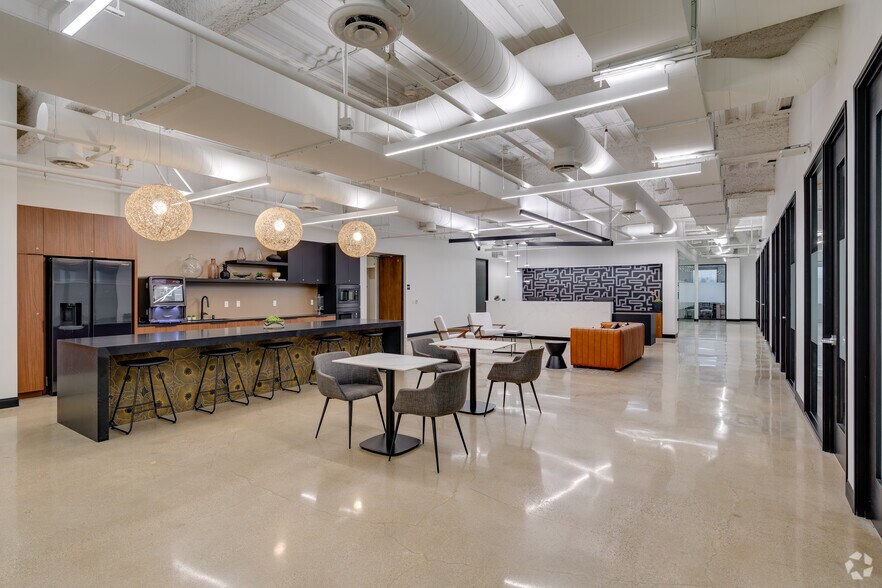 More Photos Of 301 N Lake Ave, Pasadena Office For Lease