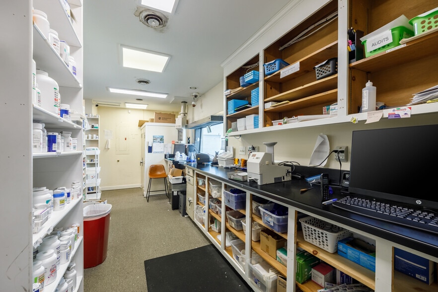 More Photos Of 2000 Snead Ave, Colonial Heights General Retail For Sale