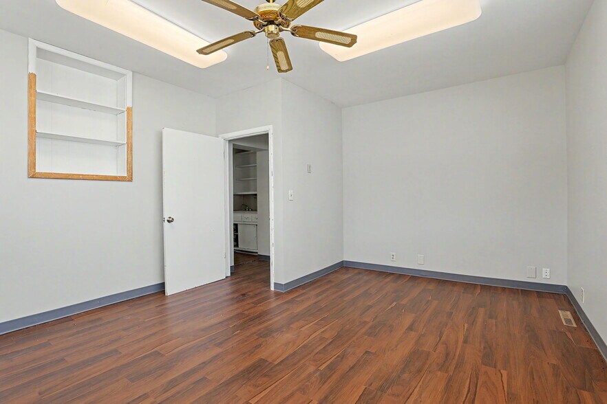 More Photos Of 1601 N State St, Augusta Office For Sale