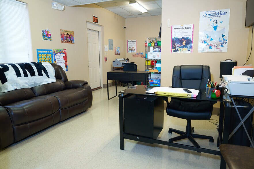 More Photos Of 309 S Scott St, Senatobia General Retail For Sale