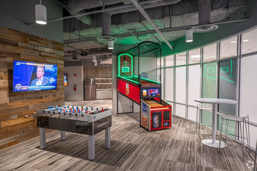 More Photos Of 1950 Innovation Way, Libertyville Office For Lease