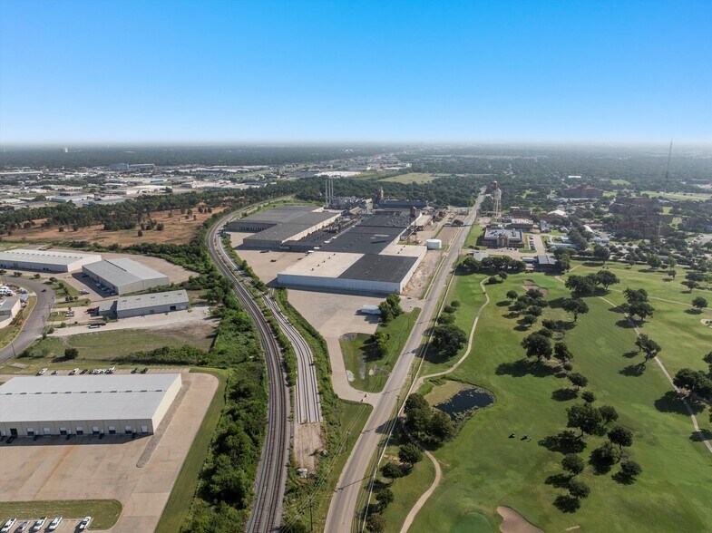 More Photos Of 5200 Beverly Dr, Waco Manufacturing For Sale