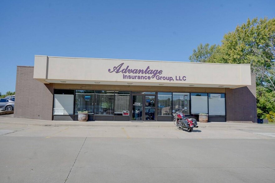 Primary Photo Of 903 NW Woods Chapel Rd, Blue Springs General Retail For Sale