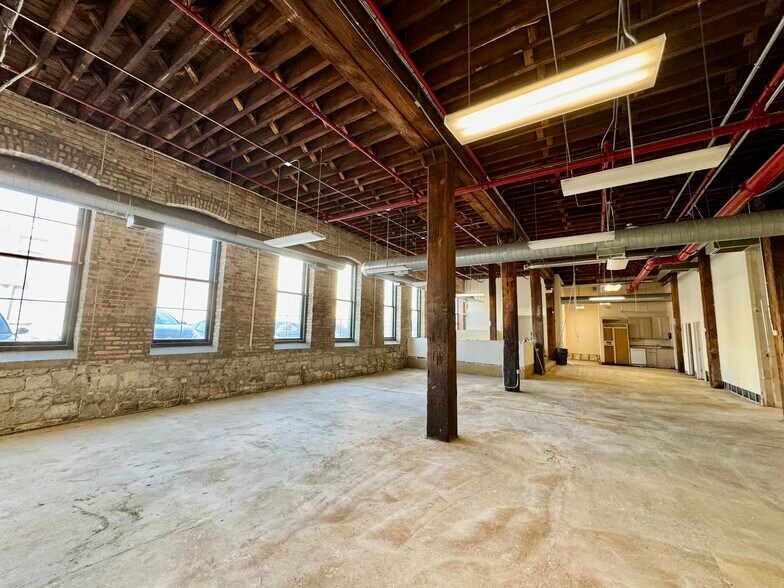 More Photos Of 1525 W Homer St, Chicago Loft Creative Space For Lease