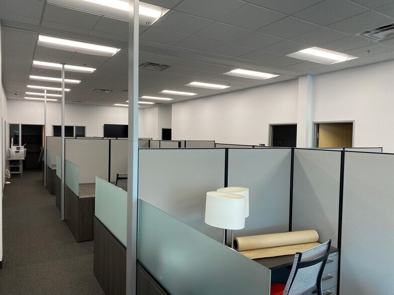 More Photos Of 6101 N Hollywood Blvd, Las Vegas Manufacturing For Lease