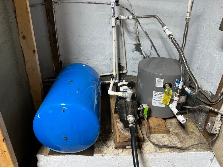 More Photos Of 9335 Crain Hwy, Faulkner Auto Repair For Lease