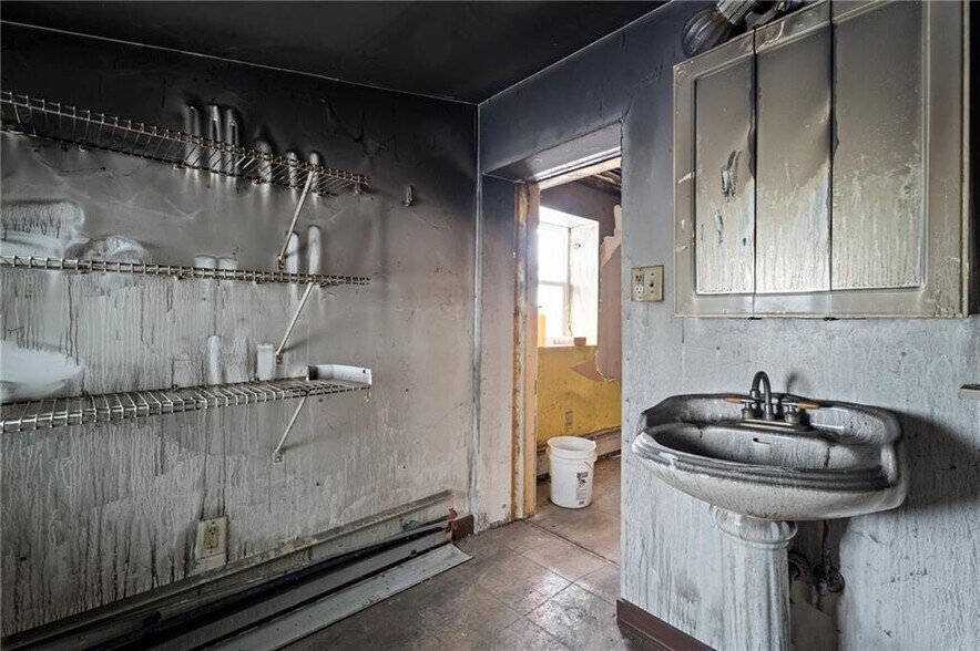 More Photos Of 1016 State Route 13, Cortland Flex For Sale