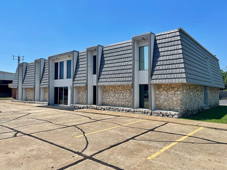 More Photos Of 2701 NW 39th St, Oklahoma City Office For Sale