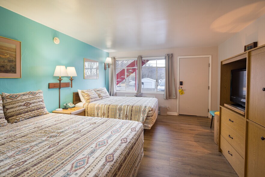 More Photos Of 166 S 400 E, Moab Hotel For Sale