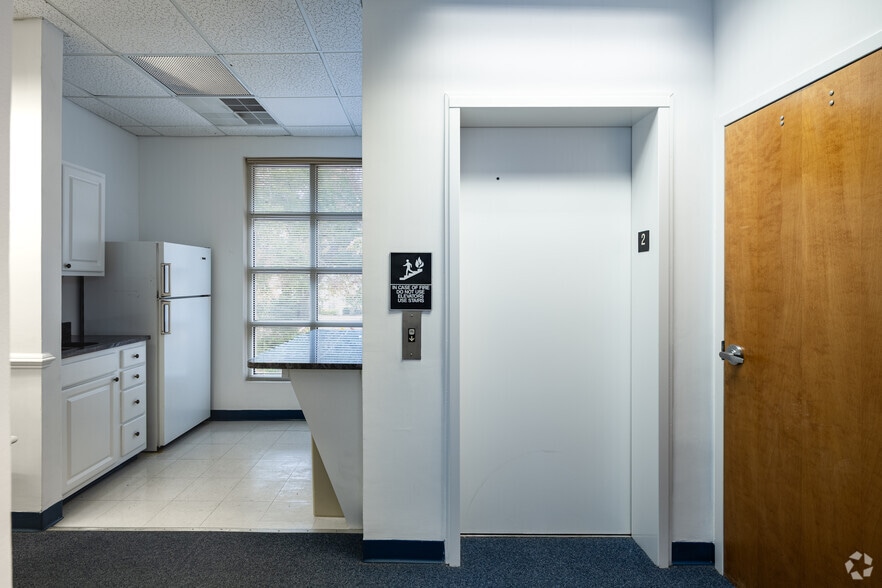 More Photos Of 1037 Chuck Dawley Blvd, Mount Pleasant Office Residential For Lease