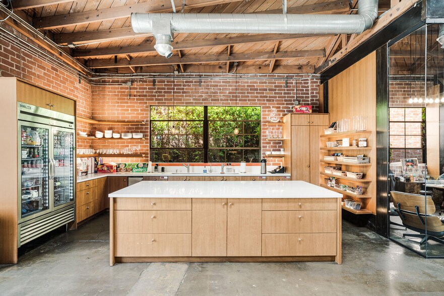 More Photos Of 2210 Broadway, Santa Monica Loft Creative Space For Lease