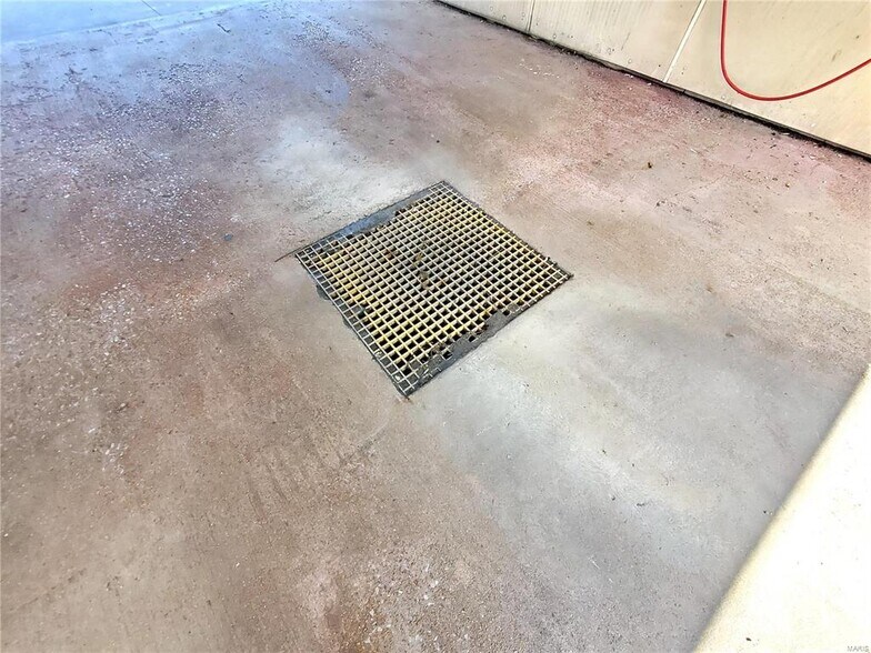 More Photos Of 520 Range Ln, Cahokia Carwash For Sale