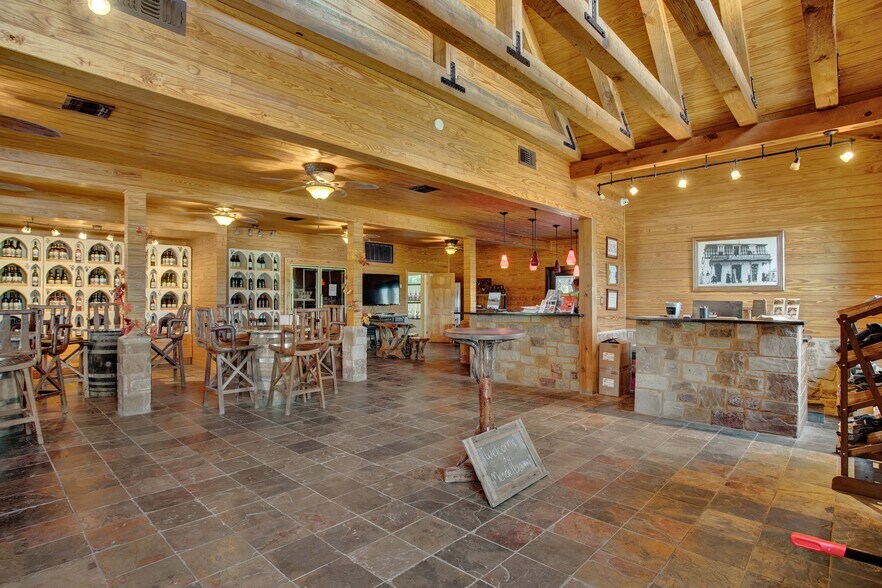 More Photos Of 10207 E Hwy 290, Fredericksburg Freestanding For Sale