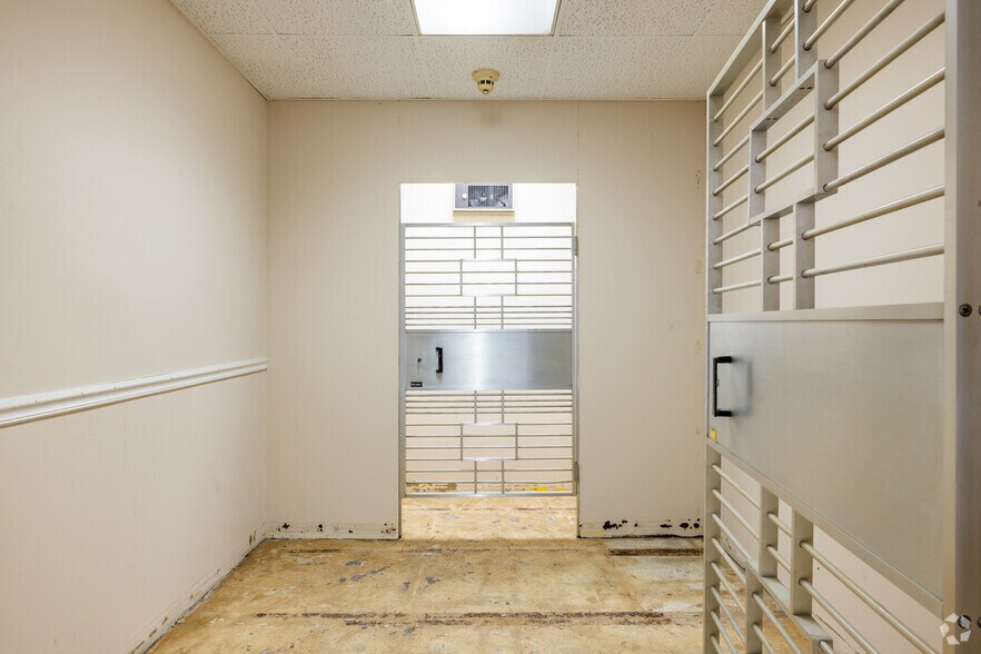 More Photos Of 455 State Rt 23, Wantage Supermarket For Lease