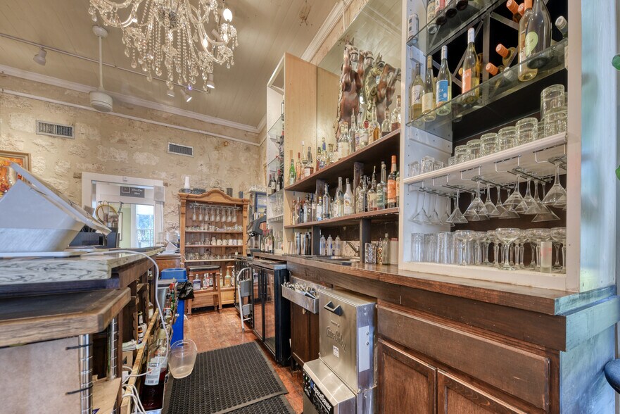 More Photos Of 1102 S Alamo St, San Antonio Storefront Retail Office For Sale