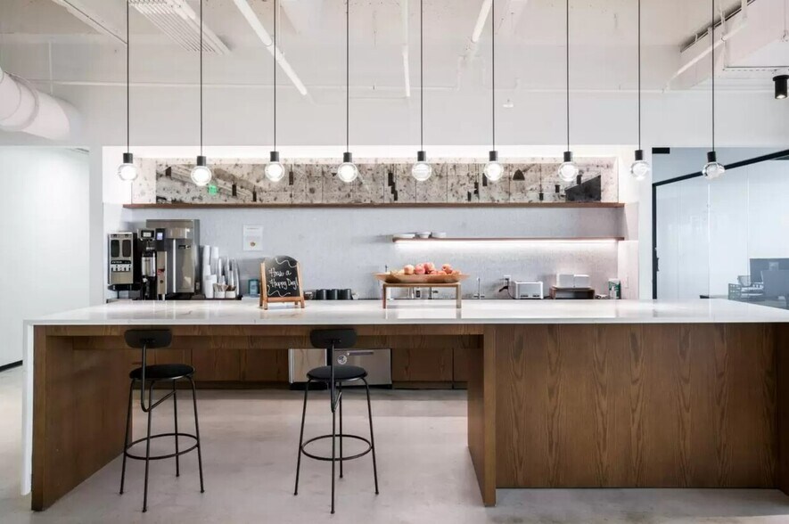 More Photos Of 7000 Central Pky NE, Atlanta Coworking Space