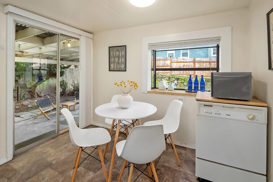 More Photos Of 5011 5th Ave NE, Seattle Apartments For Sale