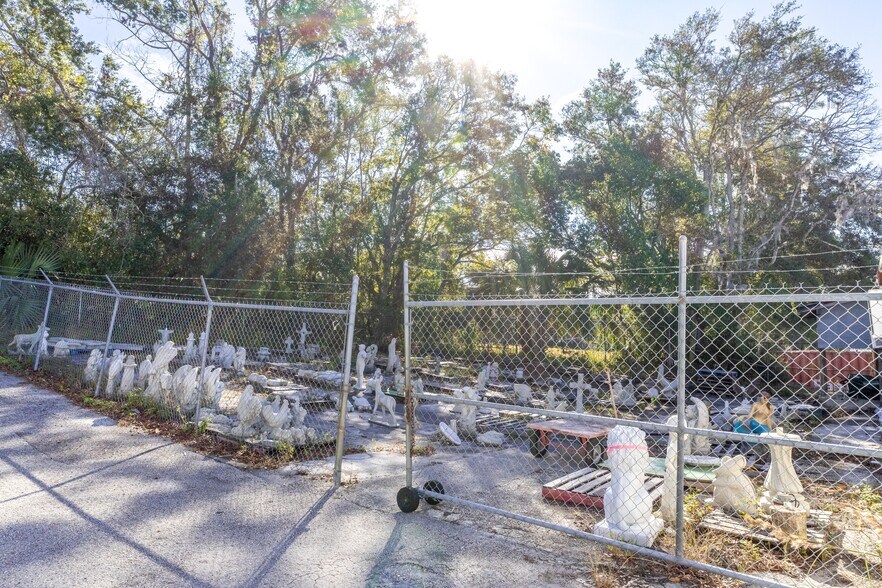 More Photos Of 1300 Ponce De Leon Blvd, Brooksville Warehouse For Sale