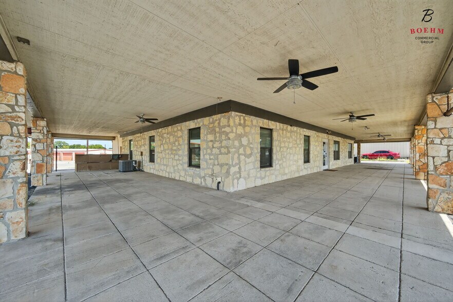 More Photos Of 32840 IH-10 W, Boerne Office For Lease