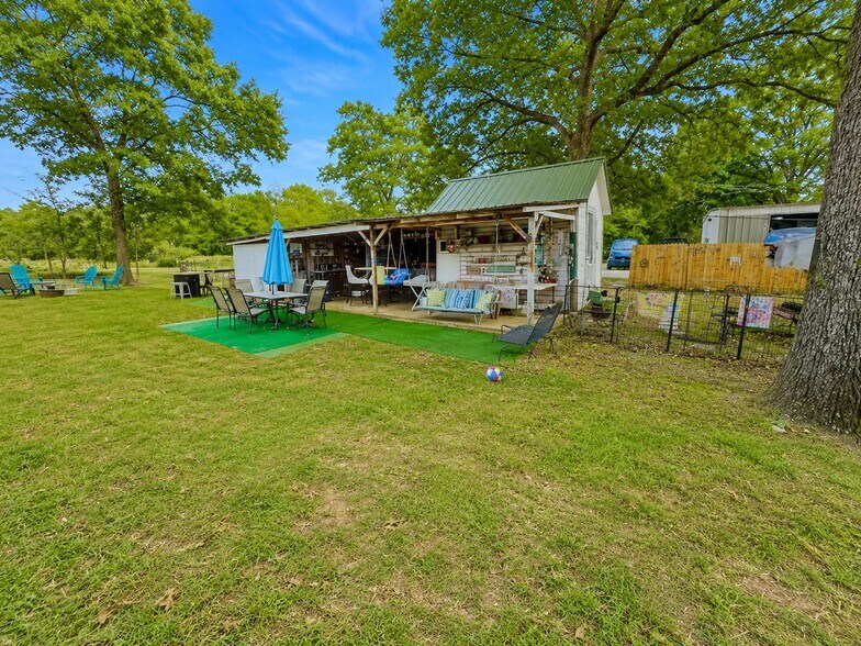 More Photos Of 3414 US-411, White Mixed Retail For Sale