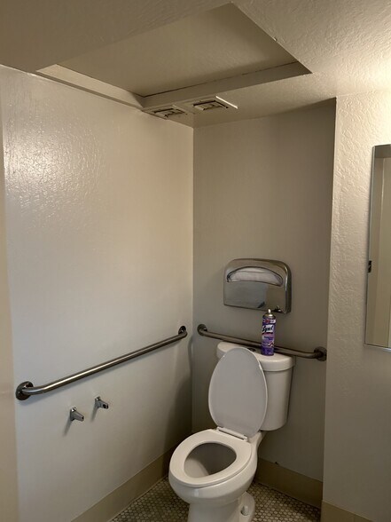 More Photos Of 1660-1690 San Pablo Ave, Pinole Medical For Lease