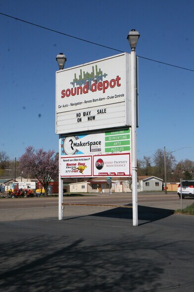 More Photos Of 4684-4688 W Chinden Blvd, Boise Freestanding For Lease