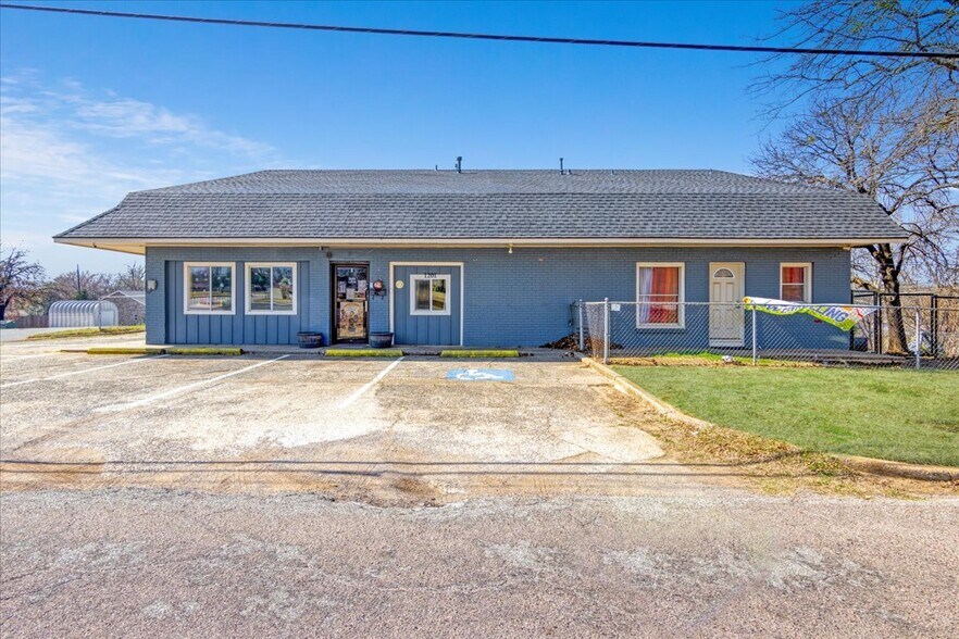 More Photos Of 1201 W Nelson St, Denison Daycare Center For Sale