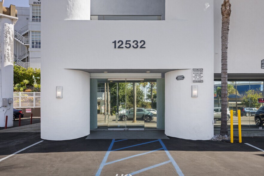 More Photos Of 12532 Ventura Blvd, Studio City Medical For Sale