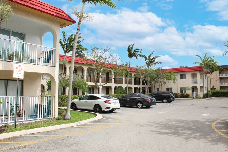 More Photos Of 5850-5890 NW 17th Plz, Sunrise Apartments For Sale