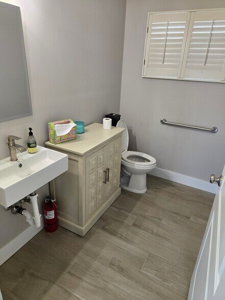 More Photos Of 13551 Walsingham Rd, Largo Office Residential For Sale