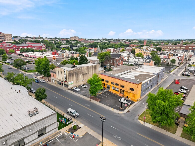 More Photos Of 145-555 Hamilton St, Allentown Showroom For Lease