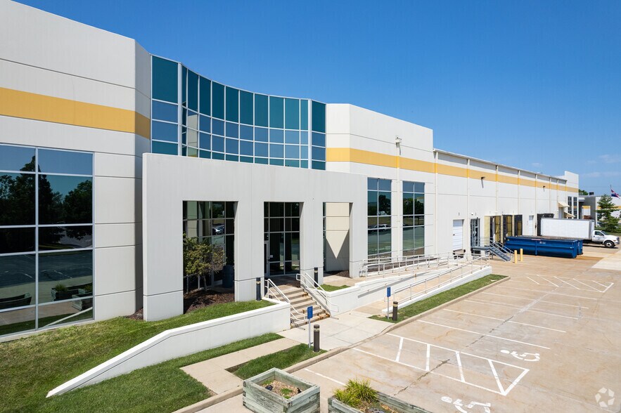 More Photos Of 21-31 Commerce Dr, O'Fallon Unknown For Lease