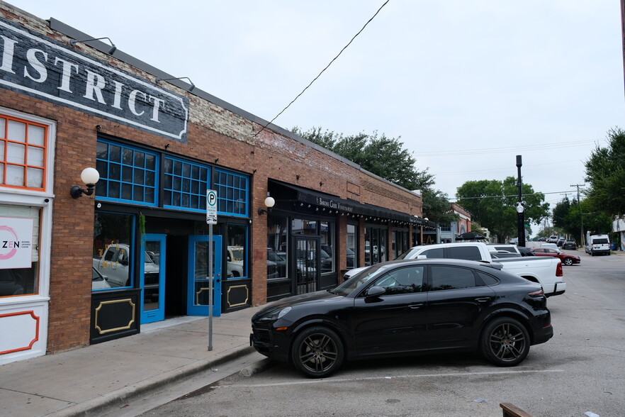 More Photos Of 310-380 W 7th St, Dallas Unknown For Lease