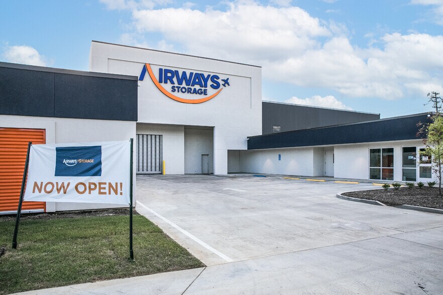 Primary Photo Of 1699 Airways Blvd, Memphis Self Storage For Sale