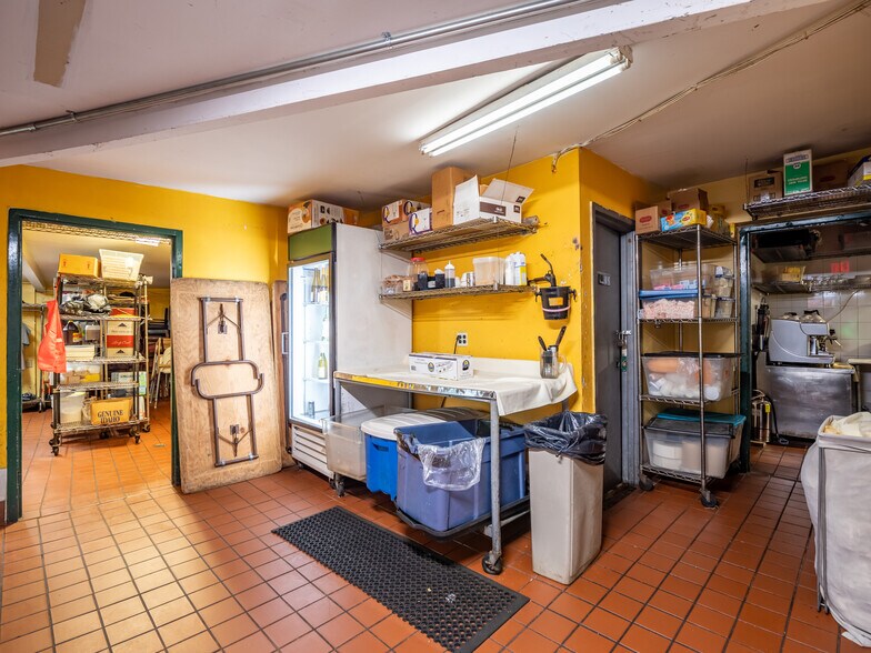 More Photos Of 4358 Victory Blvd, Staten Island Storefront Retail Residential For Lease