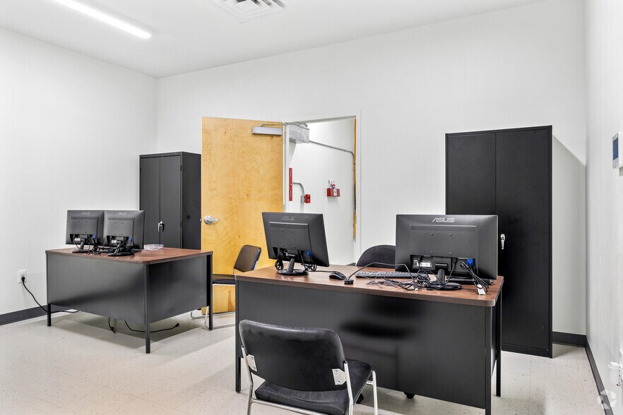 More Photos Of 434 Urenda Loop, Carrizo Springs Industrial For Sale